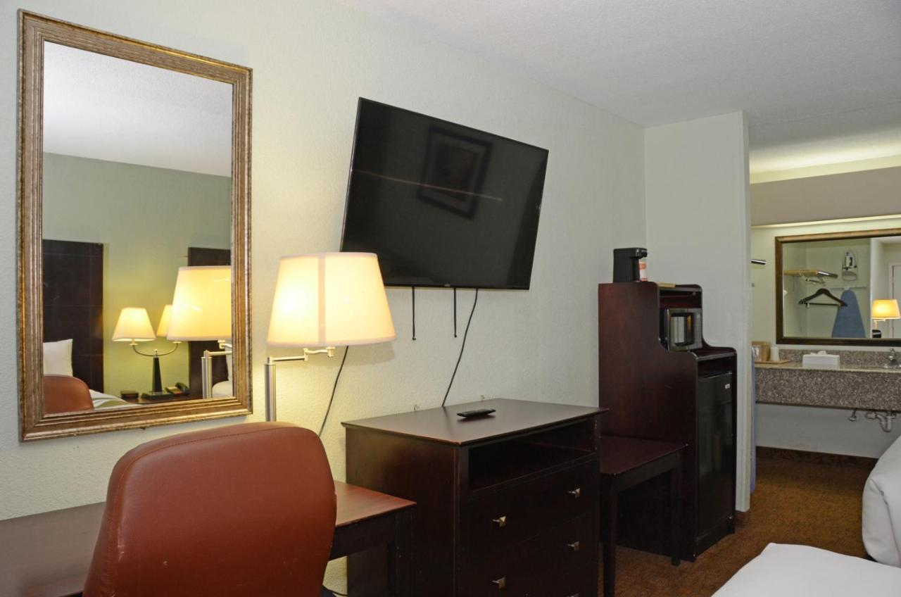 Hotel Quality & *